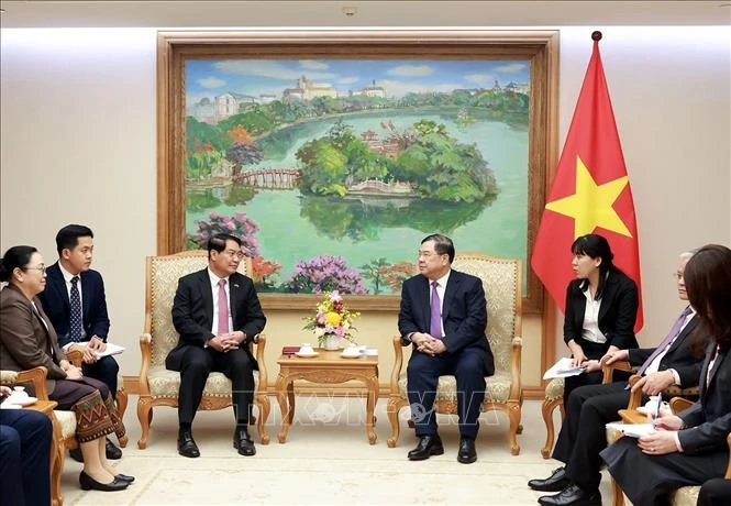 Việt Nam luôn dành ưu tiên cao nhất cho mối quan hệ đặc biệt Việt Nam - Lào Việt Nam luôn dành ưu tiên cao nhất cho mối quan hệ đặc biệt Việt Nam - Lào