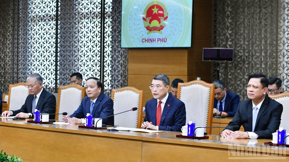 Việt Nam nhất quán coi Hoa Kỳ là một trong những đối tác quan trọng hàng đầu Việt Nam nhất quán coi Hoa Kỳ là một trong những đối tác quan trọng hàng đầu