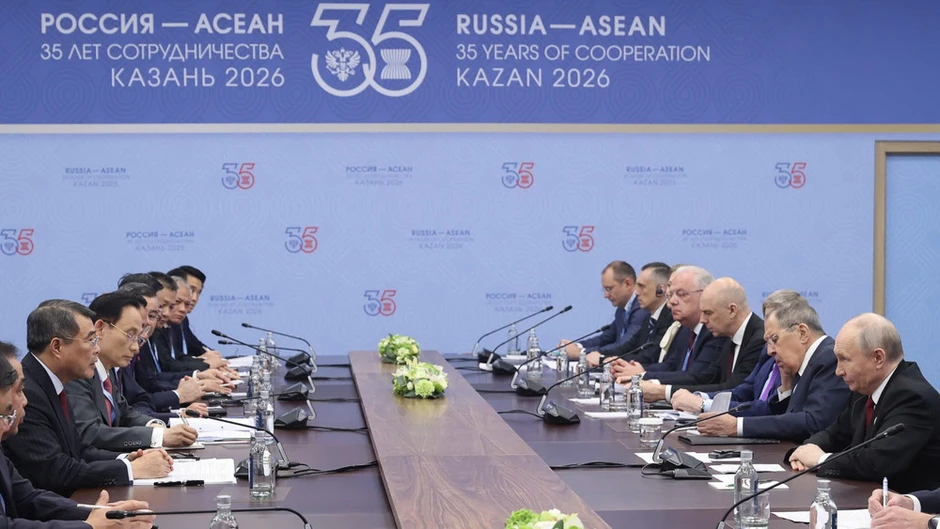 Việt Nam nhất quán coi Liên bang Nga là đối tác quan trọng hàng đầu trong chính sách đối ngoại Việt Nam nhất quán coi Liên bang Nga là đối tác quan trọng hàng đầu trong chính sách đối ngoại
