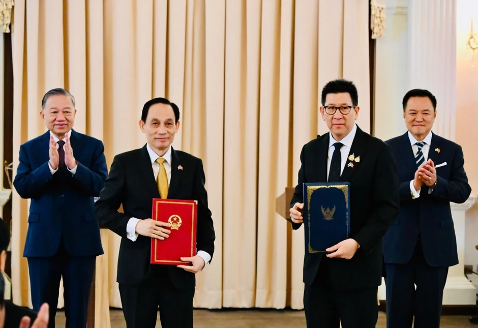 Việt Nam - Thái Lan trao văn kiện hợp tác sau hội đàm cấp cao Việt Nam - Thái Lan trao văn kiện hợp tác sau hội đàm cấp cao