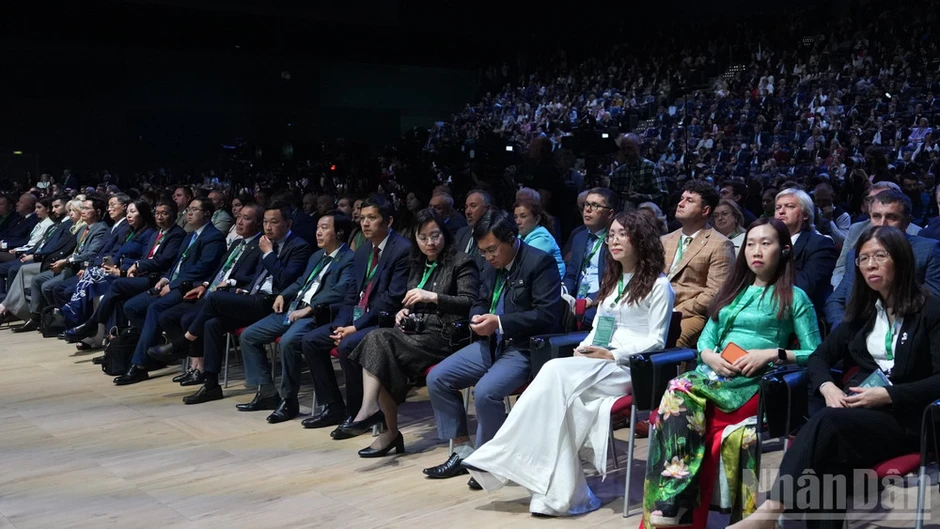 Việt Nam tin tưởng vào giá trị của đối thoại và vai trò của luật pháp quốc tế Việt Nam tin tưởng vào giá trị của đối thoại và vai trò của luật pháp quốc tế