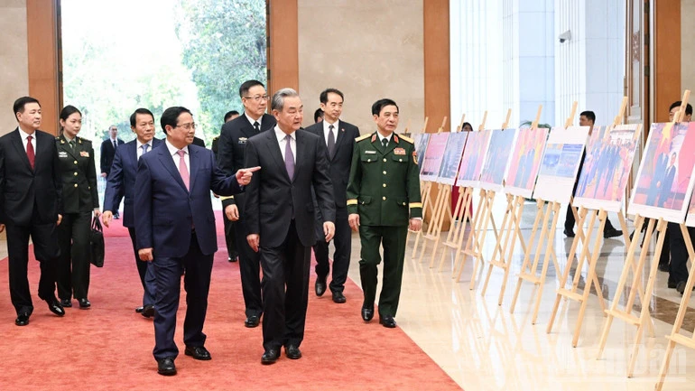 Việt Nam-Trung Quốc củng cố tin cậy chính trị, tăng cường gắn kết chiến lược, thúc đẩy hợp tác thực chất Việt Nam-Trung Quốc củng cố tin cậy chính trị, tăng cường gắn kết chiến lược, thúc đẩy hợp tác thực chất