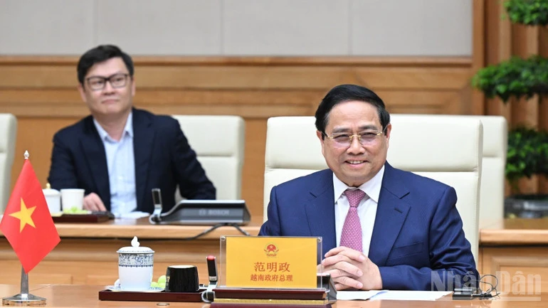 Việt Nam-Trung Quốc củng cố tin cậy chính trị, tăng cường gắn kết chiến lược, thúc đẩy hợp tác thực chất Việt Nam-Trung Quốc củng cố tin cậy chính trị, tăng cường gắn kết chiến lược, thúc đẩy hợp tác thực chất