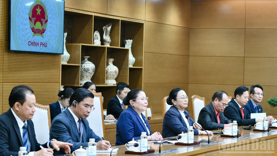 Việt Nam và Lào cần tăng cường chia sẻ kinh nghiệm thực tiễn xây dựng tổ chức bộ máy, quản lý Nhà nước Việt Nam và Lào cần tăng cường chia sẻ kinh nghiệm thực tiễn xây dựng tổ chức bộ máy, quản lý Nhà nước