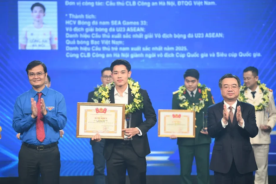 Vinh danh 10 Gương mặt trẻ Việt Nam tiêu biểu năm 2025 Vinh danh 10 Gương mặt trẻ Việt Nam tiêu biểu năm 2025