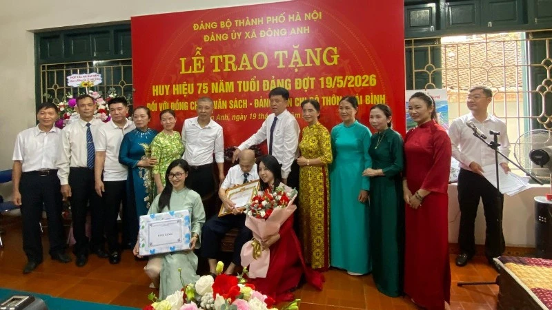 Vinh danh Đảng viên lão thành 75 năm tuổi Đảng Vinh danh Đảng viên lão thành 75 năm tuổi Đảng
