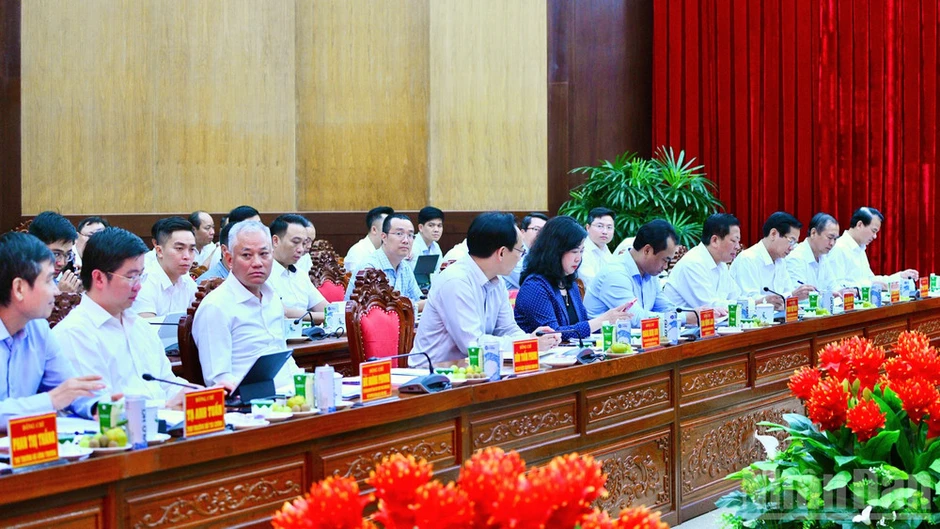 Vĩnh Long cần nỗ lực chuyển đổi mô hình tăng trưởng, đột phá phát triển hạ tầng giao thông và logistics Vĩnh Long cần nỗ lực chuyển đổi mô hình tăng trưởng, đột phá phát triển hạ tầng giao thông và logistics