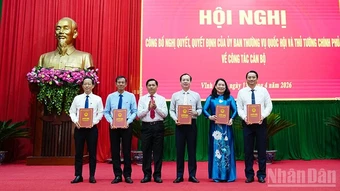 Vĩnh Long công bố các Nghị quyết, Quyết định của Quốc hội, Chính phủ về công tác cán bộ