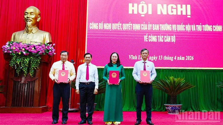 Vĩnh Long công bố các Nghị quyết, Quyết định của Quốc hội, Chính phủ về công tác cán bộ
