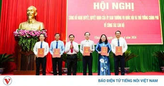 Vĩnh Long công bố các nghị quyết và quyết định về công tác cán bộ
