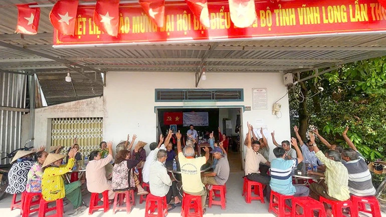 Vĩnh Long khơi dậy sức dân từ những “điểm sáng” tuyên truyền bầu cử Vĩnh Long khơi dậy sức dân từ những “điểm sáng” tuyên truyền bầu cử