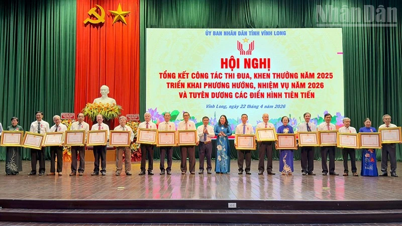 Vĩnh Long tổng kết thi đua và tuyên dương các điển hình tiên tiến Vĩnh Long tổng kết thi đua và tuyên dương các điển hình tiên tiến