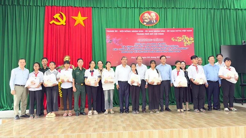 Vĩnh Long trọn vẹn niềm tin gửi gắm lên Đại hội đại biểu Mặt trận Tổ quốc Việt Nam Vĩnh Long trọn vẹn niềm tin gửi gắm lên Đại hội đại biểu Mặt trận Tổ quốc Việt Nam