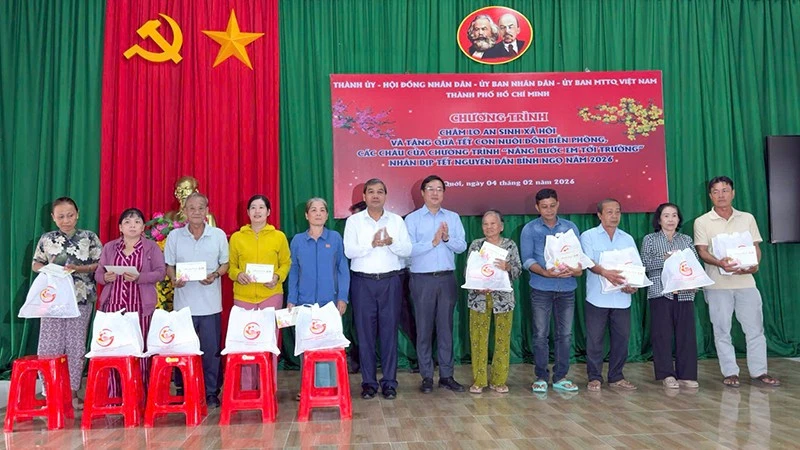 Vĩnh Long trọn vẹn niềm tin gửi gắm lên Đại hội đại biểu Mặt trận Tổ quốc Việt Nam Vĩnh Long trọn vẹn niềm tin gửi gắm lên Đại hội đại biểu Mặt trận Tổ quốc Việt Nam
