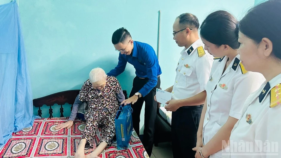 Vùng 3 Hải quân tổ chức nhiều hoạt động tri ân nhân Ngày Thương binh-Liệt sĩ Vùng 3 Hải quân tổ chức nhiều hoạt động tri ân nhân Ngày Thương binh-Liệt sĩ