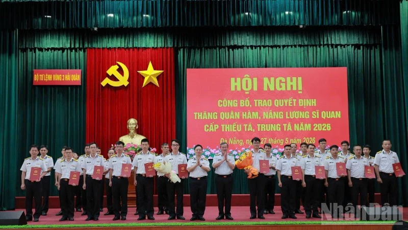 Vùng 3 Hải quân trao quyết định thăng quân hàm, nâng lương sĩ quan năm 2026 Vùng 3 Hải quân trao quyết định thăng quân hàm, nâng lương sĩ quan năm 2026