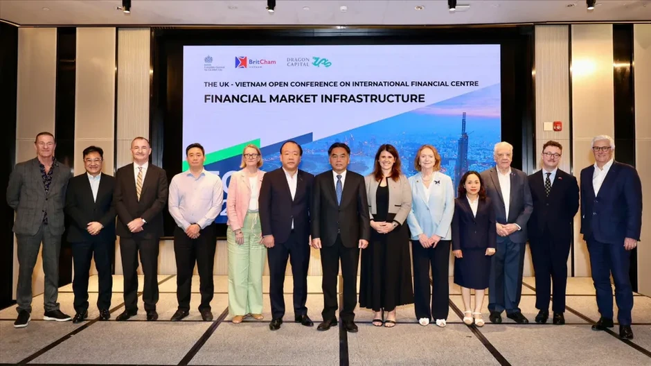 Vương quốc Anh chia sẻ kinh nghiệm xây dựng Trung tâm tài chính quốc tế Vương quốc Anh chia sẻ kinh nghiệm xây dựng Trung tâm tài chính quốc tế