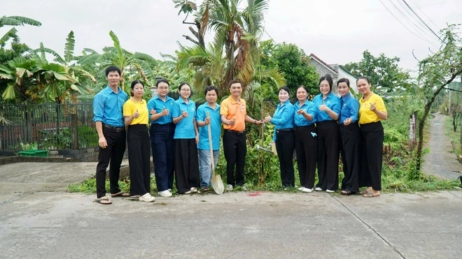 Xã Bình Chánh, TPHCM: Người dân hào hứng hưởng ứng Tết trồng cây