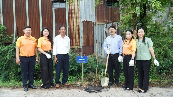 Xã Bình Chánh, TPHCM: Người dân hào hứng hưởng ứng Tết trồng cây