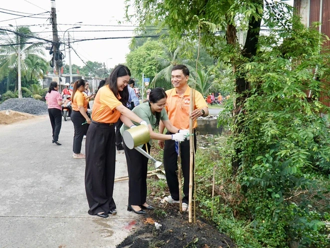 Xã Bình Chánh, TPHCM: Người dân hào hứng hưởng ứng Tết trồng cây