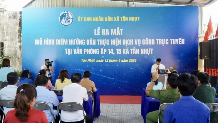 Xã Tân Nhựt, TPHCM: Đưa dịch vụ công về tận ấp, người dân tự tin làm hồ sơ trực tuyến Xã Tân Nhựt, TPHCM: Đưa dịch vụ công về tận ấp, người dân tự tin làm hồ sơ trực tuyến