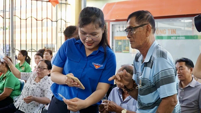 Xã Tân Nhựt, TPHCM: Đưa dịch vụ công về tận ấp, người dân tự tin làm hồ sơ trực tuyến Xã Tân Nhựt, TPHCM: Đưa dịch vụ công về tận ấp, người dân tự tin làm hồ sơ trực tuyến