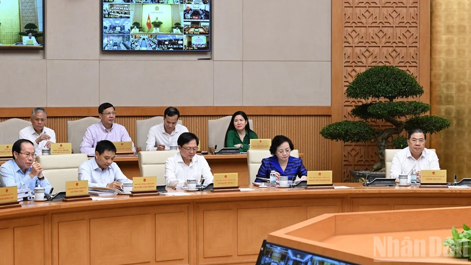 Xác định rõ các động lực tăng trưởng, tháo gỡ triệt để các điểm nghẽn, tạo chuyển biến tích cực hơn nữa Xác định rõ các động lực tăng trưởng, tháo gỡ triệt để các điểm nghẽn, tạo chuyển biến tích cực hơn nữa