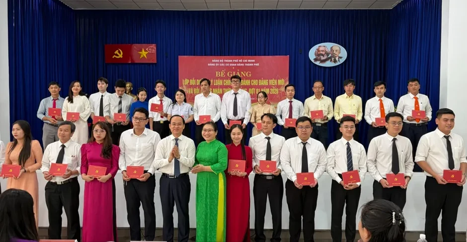 Xác định rõ trách nhiệm của đảng viên trước Đảng và người dân Xác định rõ trách nhiệm của đảng viên trước Đảng và người dân