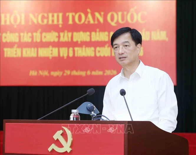 Xây dựng đội ngũ cán bộ các cấp, trọng tâm là cấp chiến lược và cấp cơ sở
