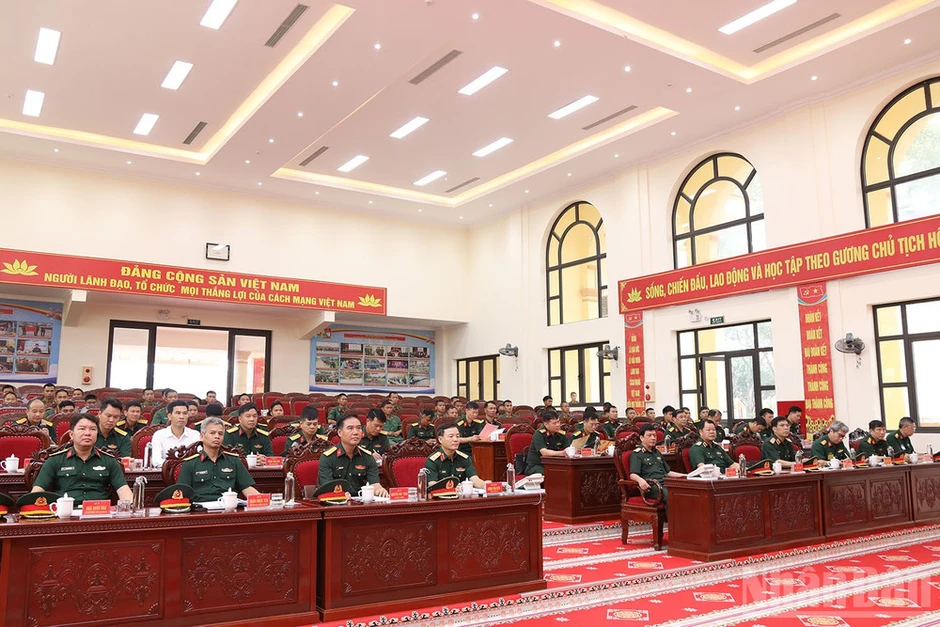 Xây dựng doanh trại chính quy ở vùng biên cương Đông Bắc của Tổ quốc Xây dựng doanh trại chính quy ở vùng biên cương Đông Bắc của Tổ quốc