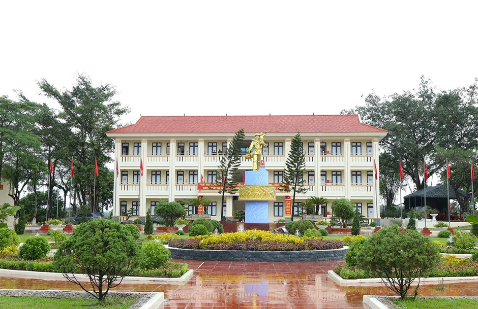 Xây dựng doanh trại chính quy ở vùng biên cương Đông Bắc của Tổ quốc Xây dựng doanh trại chính quy ở vùng biên cương Đông Bắc của Tổ quốc