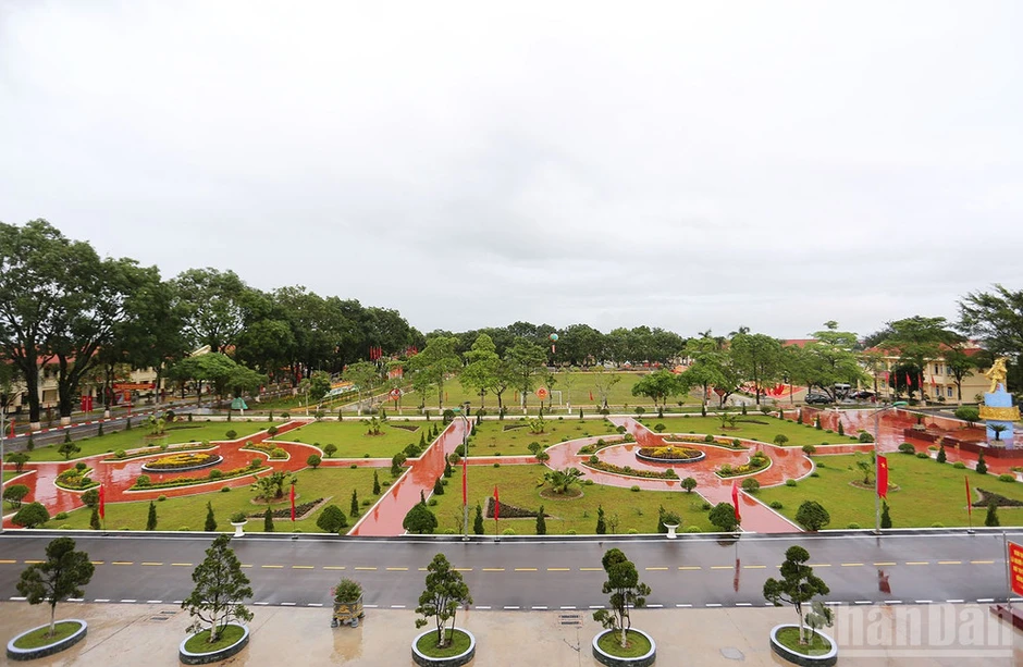Xây dựng doanh trại chính quy ở vùng biên cương Đông Bắc của Tổ quốc Xây dựng doanh trại chính quy ở vùng biên cương Đông Bắc của Tổ quốc