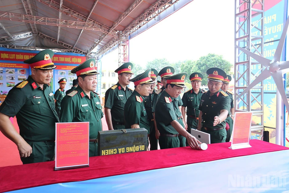Xây dựng doanh trại chính quy ở vùng biên cương Đông Bắc của Tổ quốc Xây dựng doanh trại chính quy ở vùng biên cương Đông Bắc của Tổ quốc