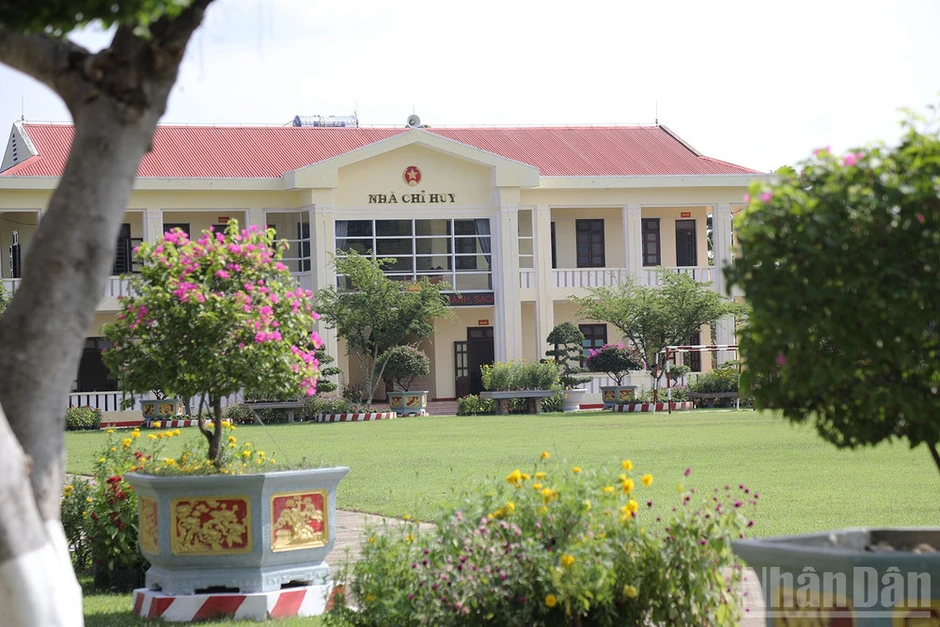 Xây dựng doanh trại chính quy, xanh, sạch, đẹp giữa đại ngàn “nắng lửa” Xây dựng doanh trại chính quy, xanh, sạch, đẹp giữa đại ngàn “nắng lửa”