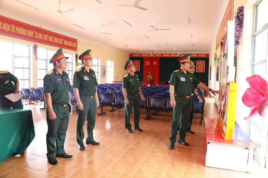 Xây dựng doanh trại chính quy, xanh, sạch, đẹp giữa đại ngàn “nắng lửa” Xây dựng doanh trại chính quy, xanh, sạch, đẹp giữa đại ngàn “nắng lửa”