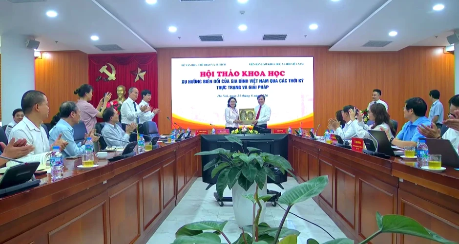 Xây dựng gia đình Việt Nam vững mạnh - nền tảng của quốc gia thịnh vượng
