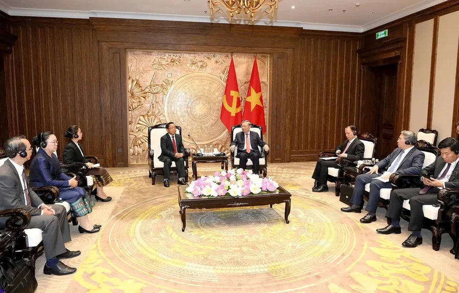 Xây dựng hành lang pháp lý phù hợp để triển khai hiệu quả các dự án kết nối trọng điểm Việt - Lào Xây dựng hành lang pháp lý phù hợp để triển khai hiệu quả các dự án kết nối trọng điểm Việt - Lào