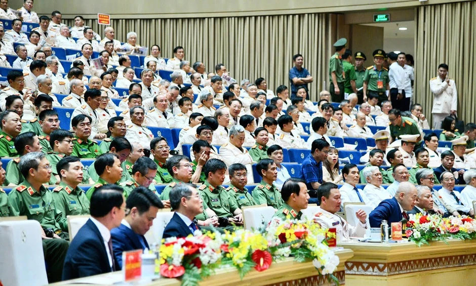 Xây dựng lực lượng Công an thành phố Hải Phòng thật sự trong sạch, vững mạnh, chính quy, tinh nhuệ, hiện đại Xây dựng lực lượng Công an thành phố Hải Phòng thật sự trong sạch, vững mạnh, chính quy, tinh nhuệ, hiện đại
