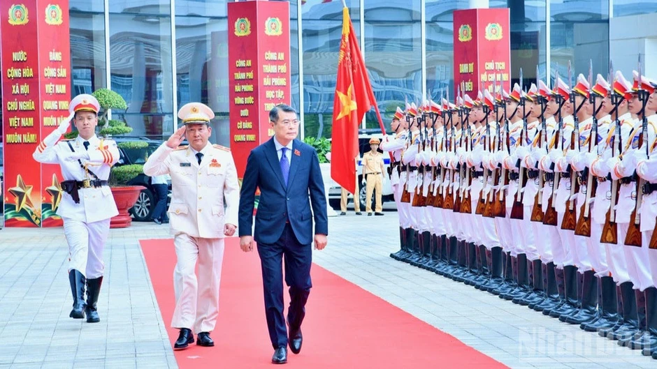 Xây dựng lực lượng Công an thành phố Hải Phòng thật sự trong sạch, vững mạnh, chính quy, tinh nhuệ, hiện đại Xây dựng lực lượng Công an thành phố Hải Phòng thật sự trong sạch, vững mạnh, chính quy, tinh nhuệ, hiện đại