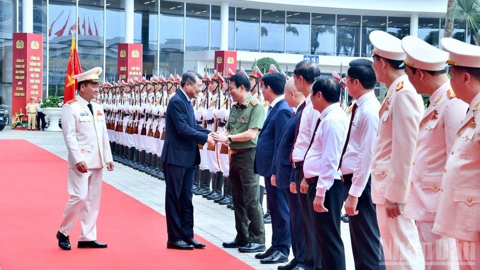 Xây dựng lực lượng Công an thành phố Hải Phòng thật sự trong sạch, vững mạnh, chính quy, tinh nhuệ, hiện đại Xây dựng lực lượng Công an thành phố Hải Phòng thật sự trong sạch, vững mạnh, chính quy, tinh nhuệ, hiện đại