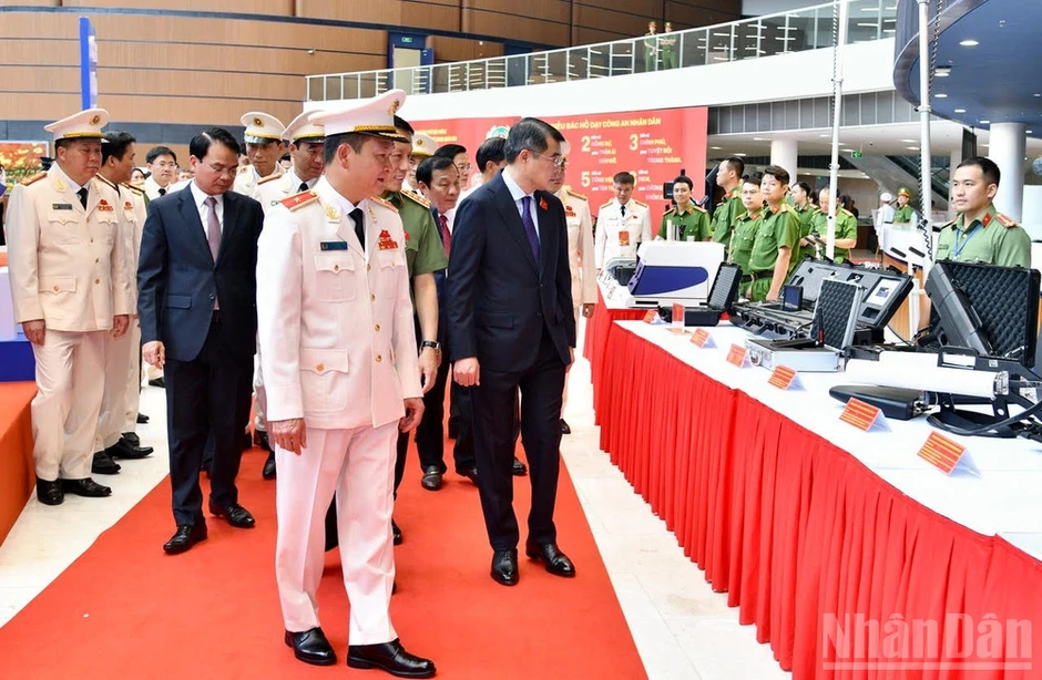 Xây dựng lực lượng Công an thành phố Hải Phòng thật sự trong sạch, vững mạnh, chính quy, tinh nhuệ, hiện đại Xây dựng lực lượng Công an thành phố Hải Phòng thật sự trong sạch, vững mạnh, chính quy, tinh nhuệ, hiện đại