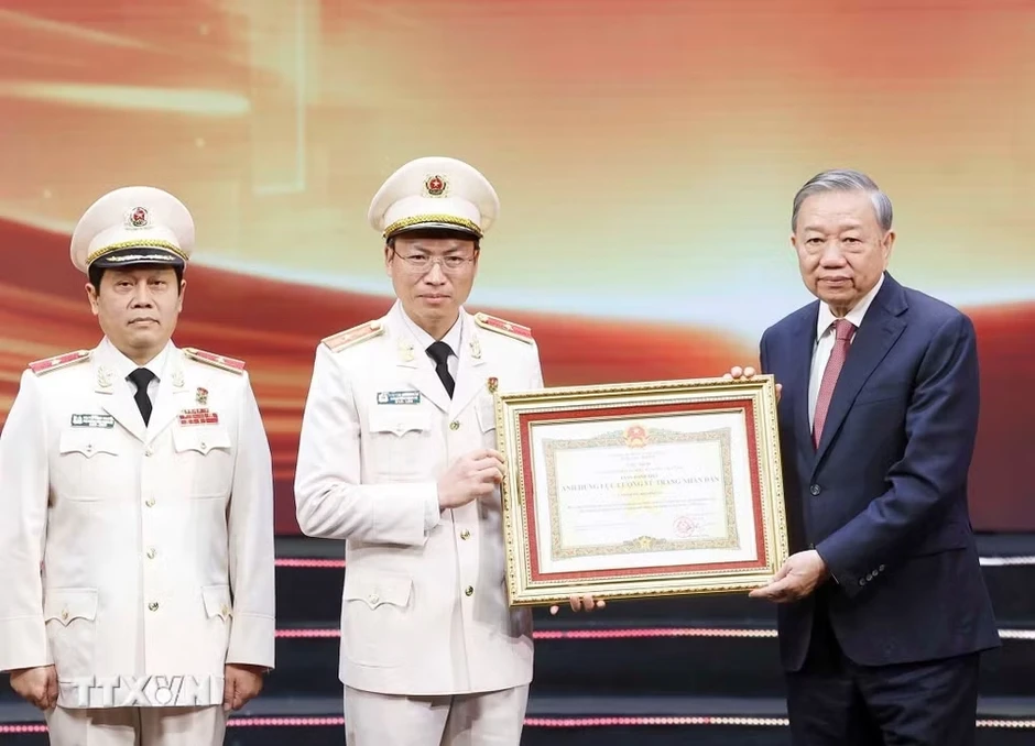 Xây dựng lực lượng Tham mưu CAND cách mạng, chính quy, tinh nhuệ, hiện đại Xây dựng lực lượng Tham mưu CAND cách mạng, chính quy, tinh nhuệ, hiện đại