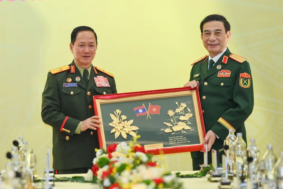 Xây dựng quan hệ Việt Nam-Lào mãi mãi xanh tươi, đời đời bền vững Xây dựng quan hệ Việt Nam-Lào mãi mãi xanh tươi, đời đời bền vững