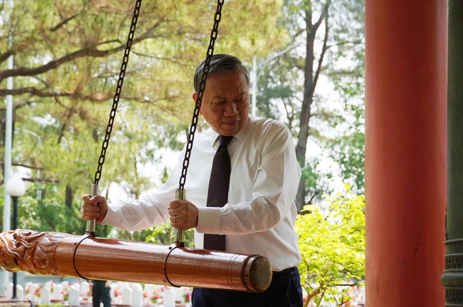 Xây dựng Quảng Trị là điểm đến hòa bình, tâm linh, hang động và biển đảo Xây dựng Quảng Trị là điểm đến hòa bình, tâm linh, hang động và biển đảo