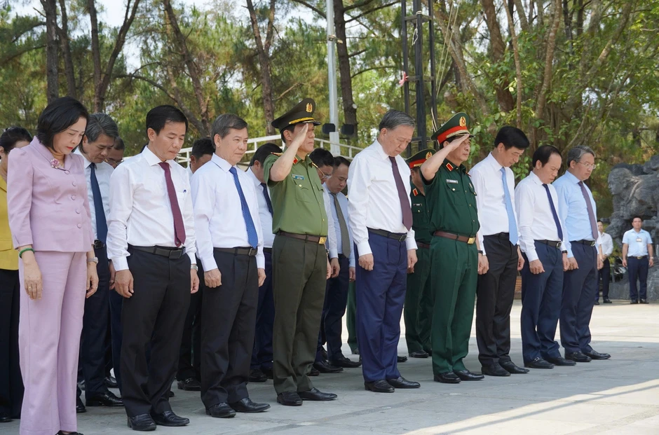 Xây dựng Quảng Trị là điểm đến hòa bình, tâm linh, hang động và biển đảo Xây dựng Quảng Trị là điểm đến hòa bình, tâm linh, hang động và biển đảo