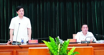 Xây dựng tiêu chuẩn phát triển đảng viên trẻ vừa hồng vừa chuyên