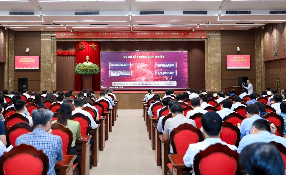Xây dựng xã hội kỷ cương, an toàn, văn minh, hài hòa, phát triển là trụ cột của mô hình phát triển đất nước Xây dựng xã hội kỷ cương, an toàn, văn minh, hài hòa, phát triển là trụ cột của mô hình phát triển đất nước
