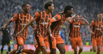 Alisson lập cú đúp trong 2 phút giúp Shakhtar hạ AZ
