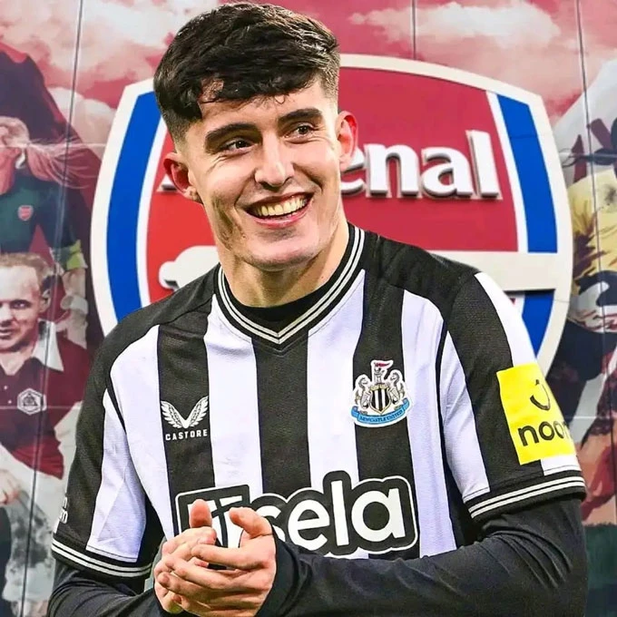 Arsenal tiến sát Tino Livramento của Newcastle Arsenal tiến sát Tino Livramento của Newcastle