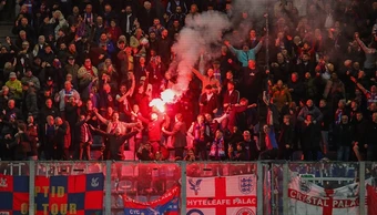 Cổ động viên Crystal Palace và Vallecano ẩu đả tại Đức